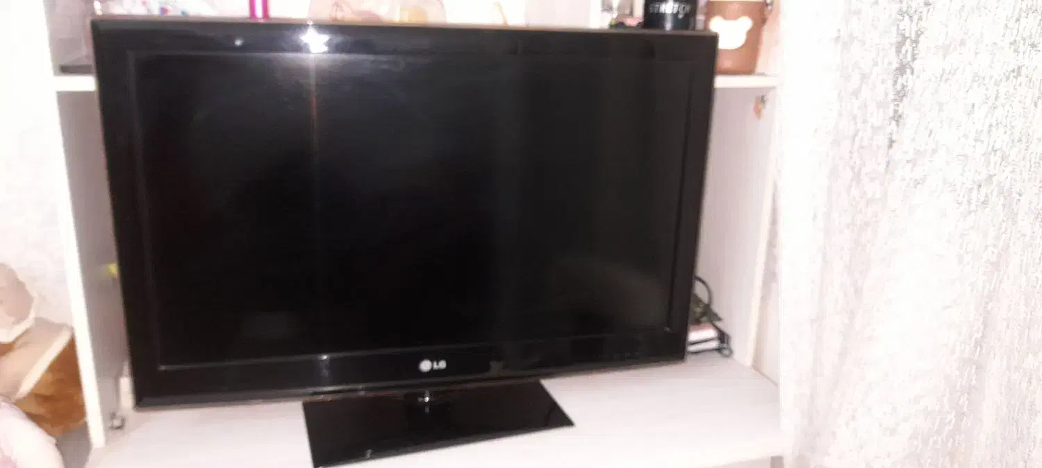 تلویزیون ۳۲ ال‌جی سالم تمیز|تلویزیون و پروژکتور|ری, شهادت|دیوار