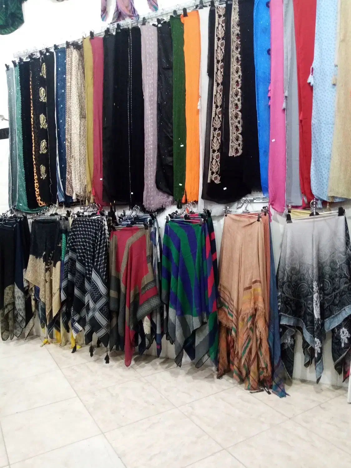 شال و روسری|لباس|ربط, |دیوار