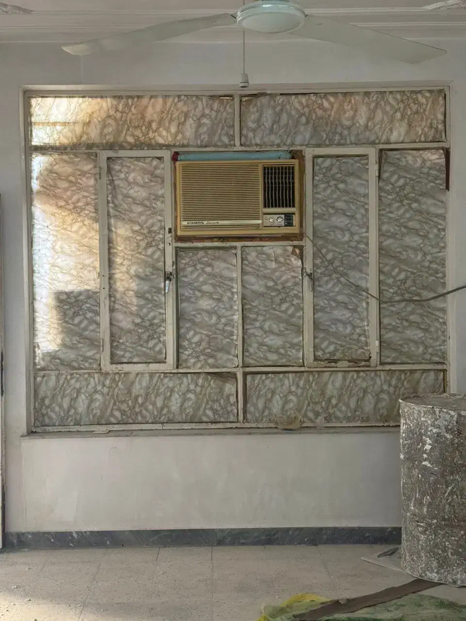 درب و پنجره ی آهنی و دو عدد درب تخته ای ۲ تیکه|مصالح و تجهیزات ساختمان|بندر ماهشهر, |دیوار