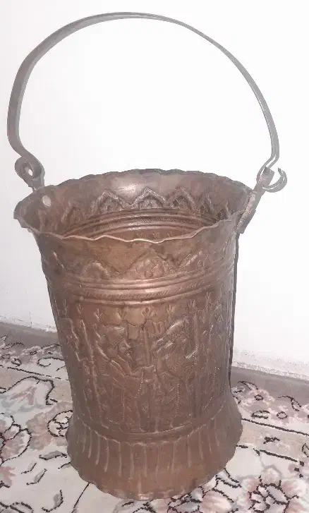 سطل مسی طرح هخامنشی|کلکسیون اشیاء عتیقه|تهران, نیروی هوایی (پیروزی)|دیوار