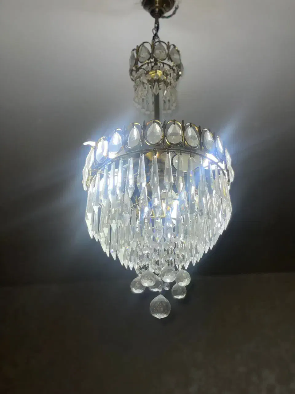 لوستر کریستالی سقفی|لوستر و چراغ آویز|رباط‌کریم, مسکن مهر آبشناسان|دیوار