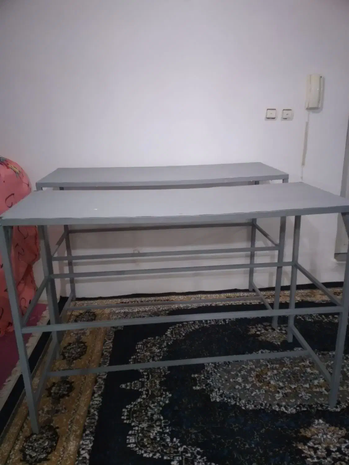 دو عدد میز آهنی|میز تحریر و کامپیوتر|سراب, |دیوار