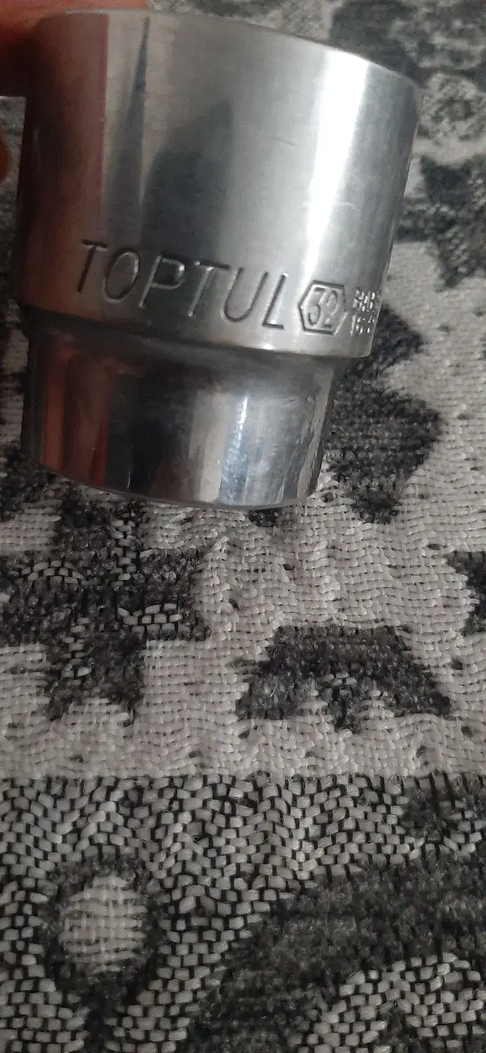 دوعدد بکس و اچار وانبر|ابزارآلات|اندیشه, اندیشه فاز ۱|دیوار