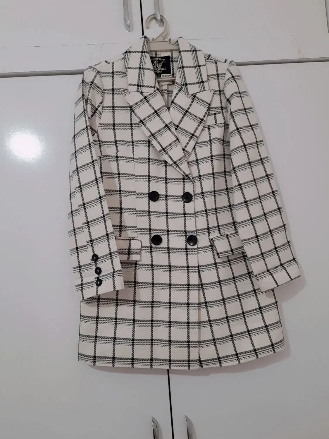 لباس|لباس|نیشابور, هفده شهریور|دیوار