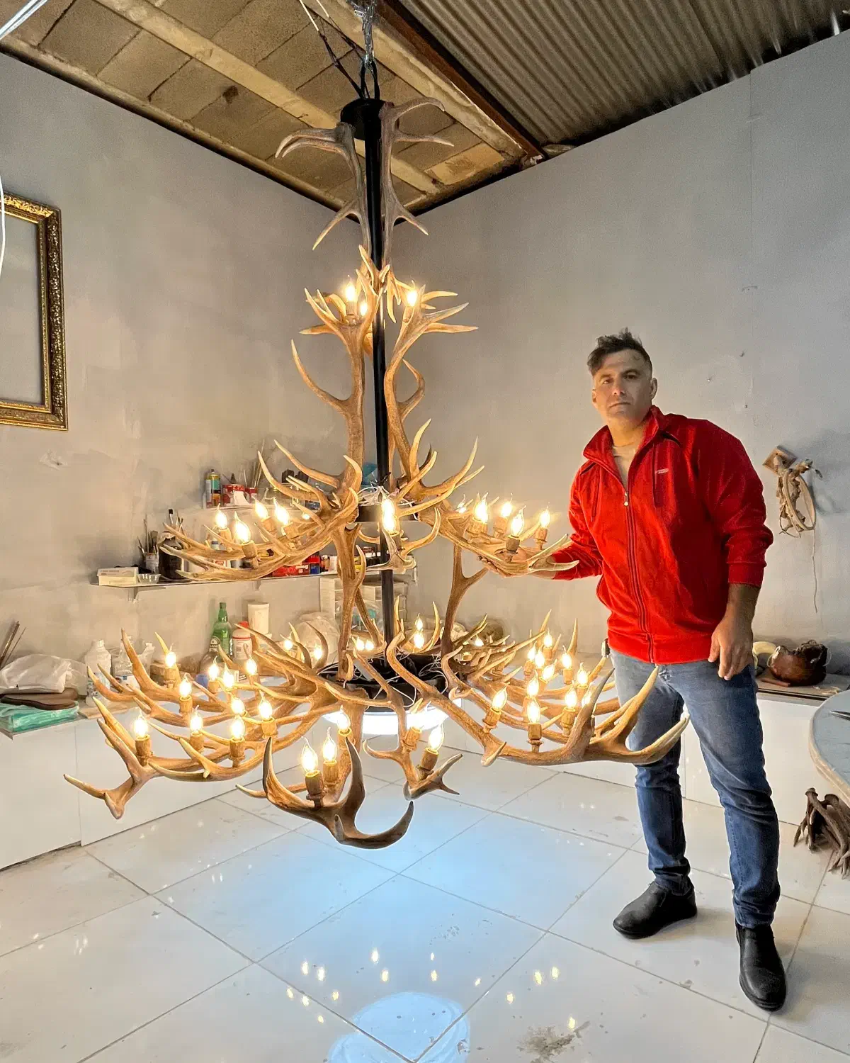 لوستر شاخ گوزن جنس فایبرگلاس و فلز|لوستر و چراغ آویز|تهران, نمایشگاه بین المللی|دیوار