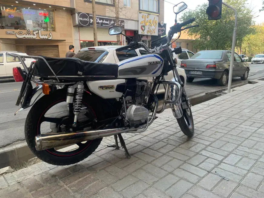موتور پرواز ۲۰۰ مدل ۱۴۰۲. بسیار سالم|موتورسیکلت|ملایر, |دیوار