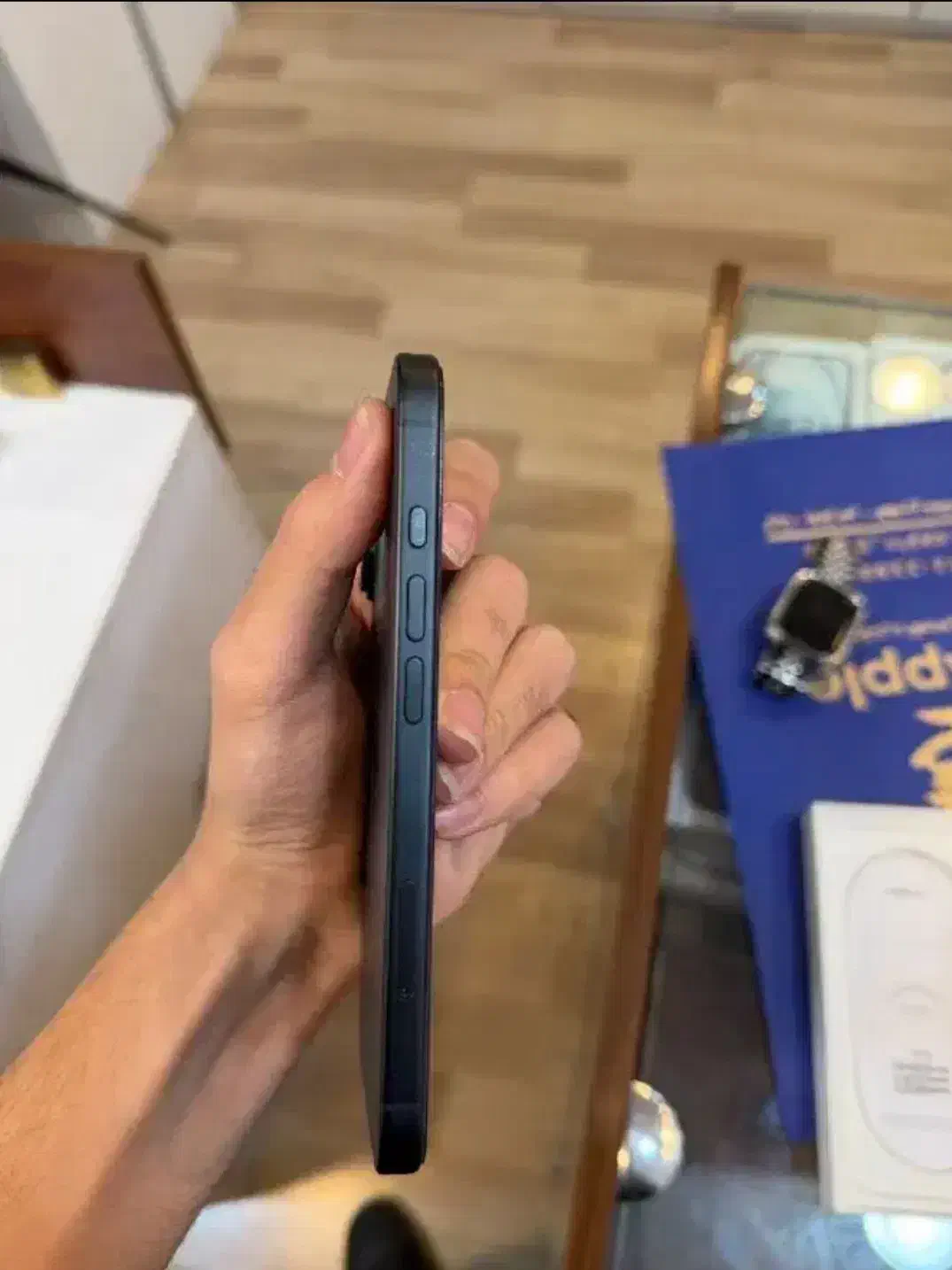 ایفون ۱۶|موبایل|میانه, |دیوار