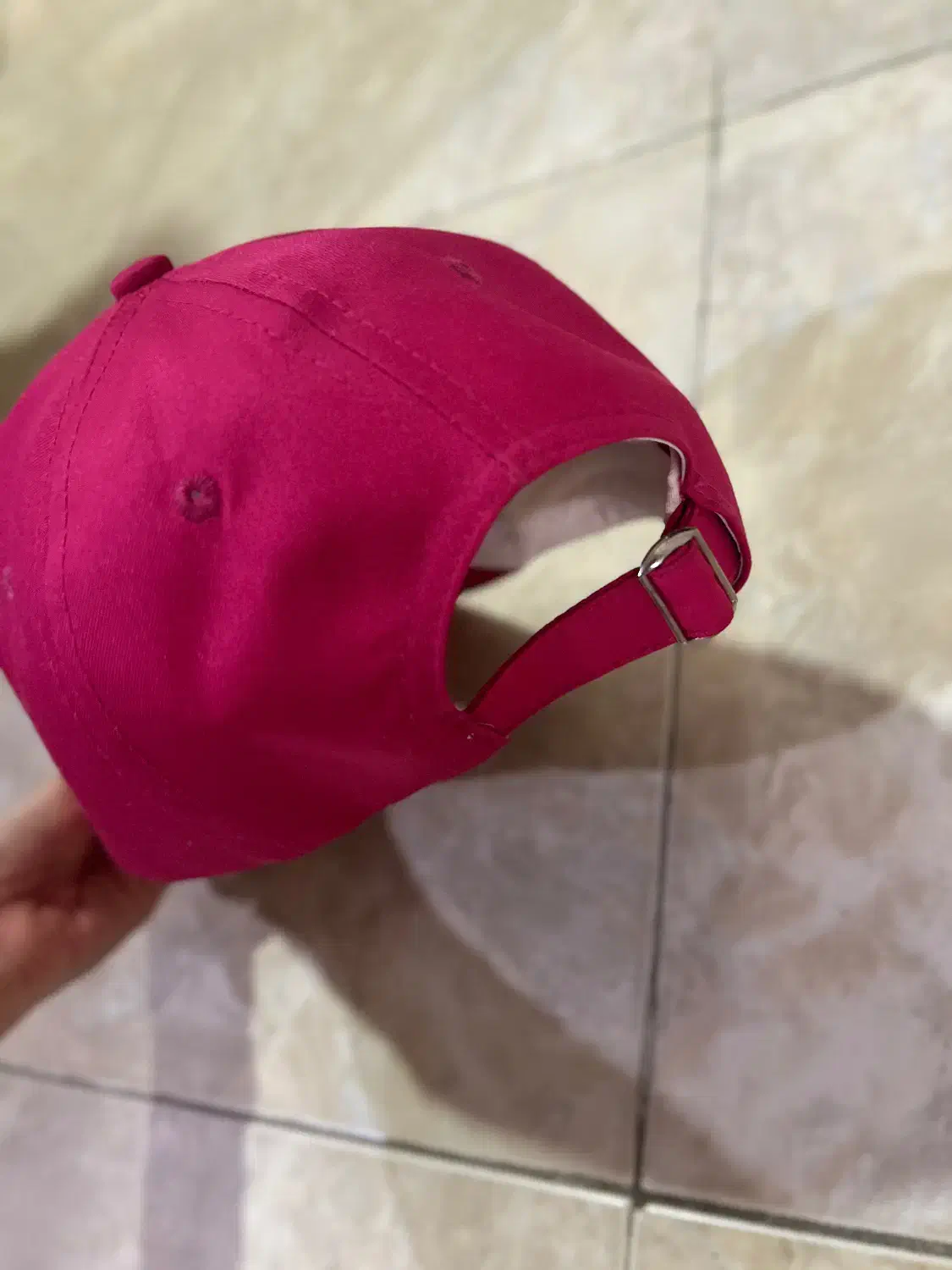 کلاه سرخ آبی دخترونه|لباس|رشت, گلزاران|دیوار