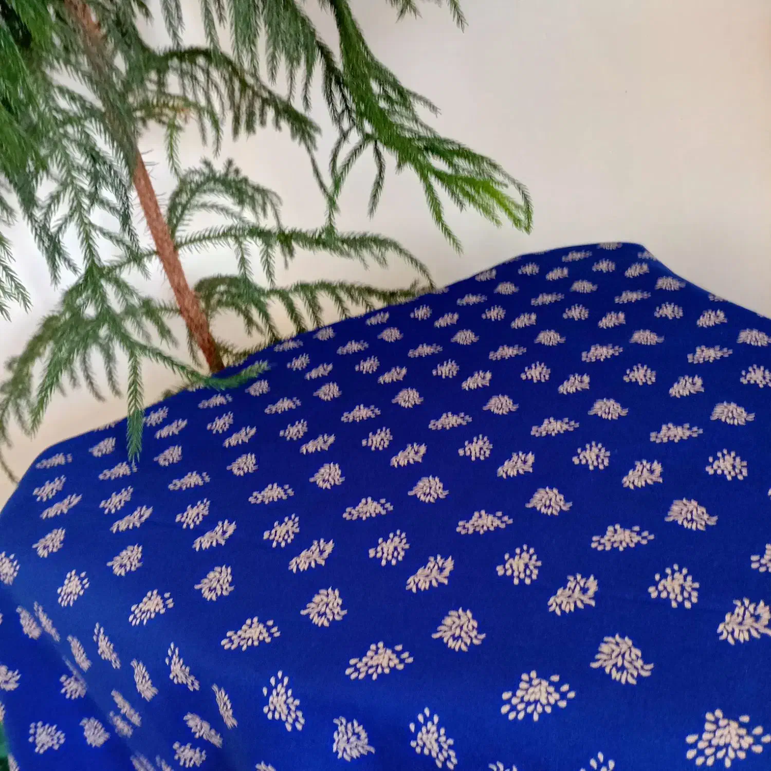 پارچه|لباس|لاجان, |دیوار