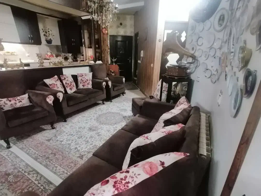 مبل راحتی۱۱ نفره و میز فرشته و تابلو|مبلمان خانگی و میز عسلی|محمدیه-قزوین, |دیوار