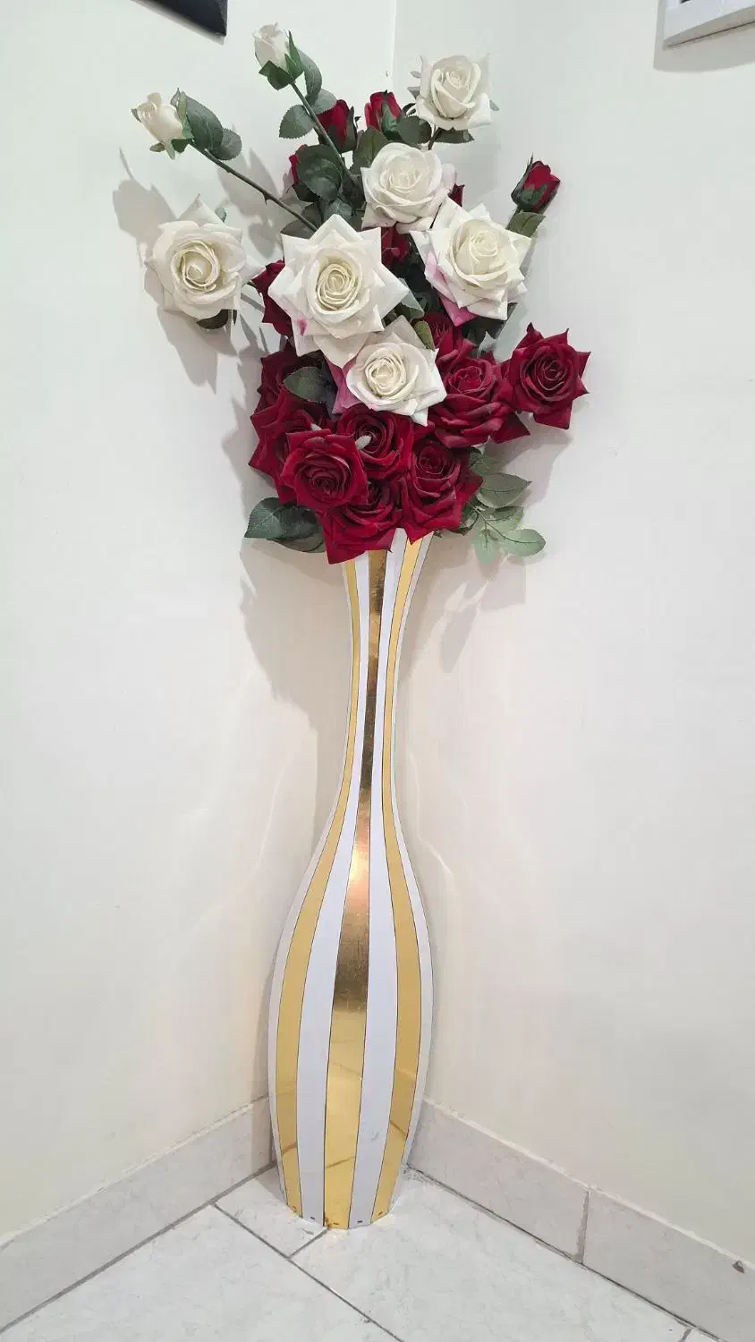 گل رز قرمز و سفید مخمل با گلدون|گل مصنوعی|تهران, هفده شهریور|دیوار