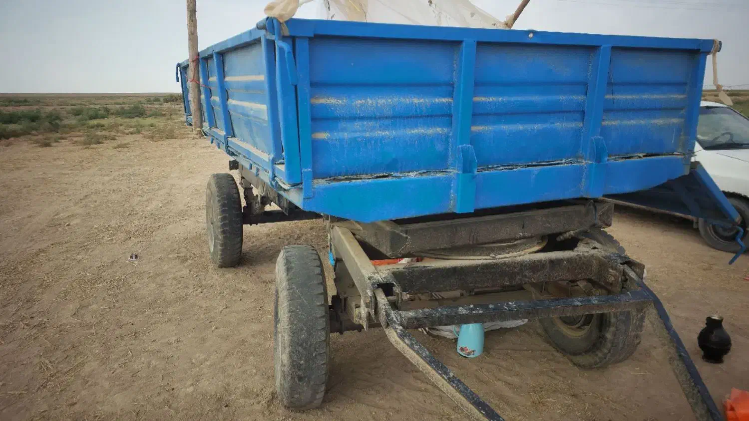 تریلی چهار چرخ تریلی کفی مرتب و آماده به کار تک جک|ماشین‌آلات صنعتی|انبارآلوم, |دیوار