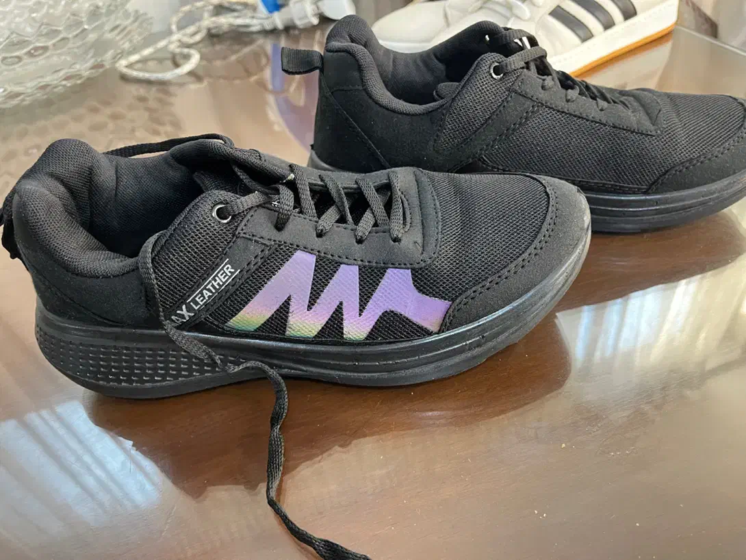 کفش اسپورت سفید و مشکی|کیف، کفش، کمربند|تهران, جوادیه تهرانپارس|دیوار