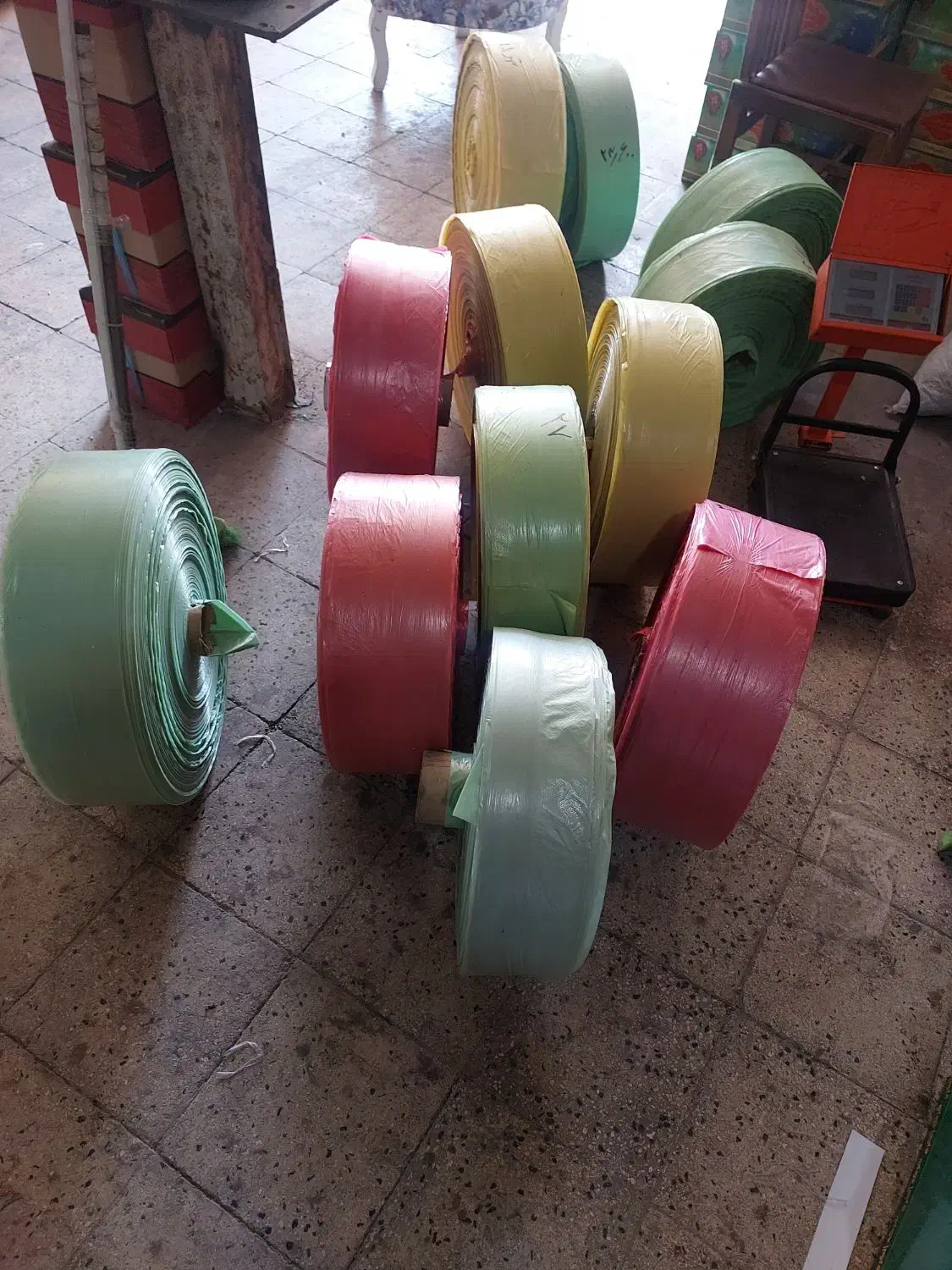 تولید|ظروف نگهدارنده، پلاستیکی، یک‌بارمصرف|رباط‌کریم, رباط‌کریم|دیوار