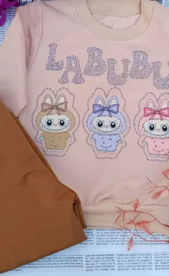 فقط عمده|کفش و لباس بچه|بروجرد, |دیوار