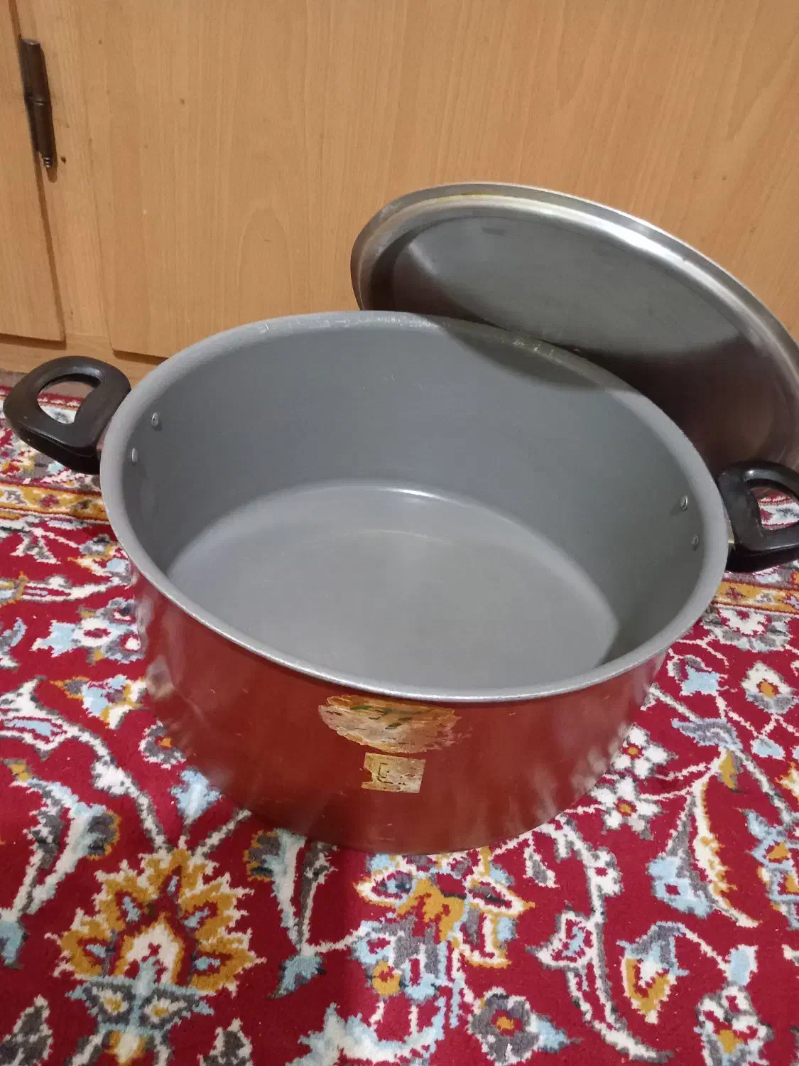 قابلمه|ظروف پخت‌وپز|اصفهان, کوی سپاهان|دیوار