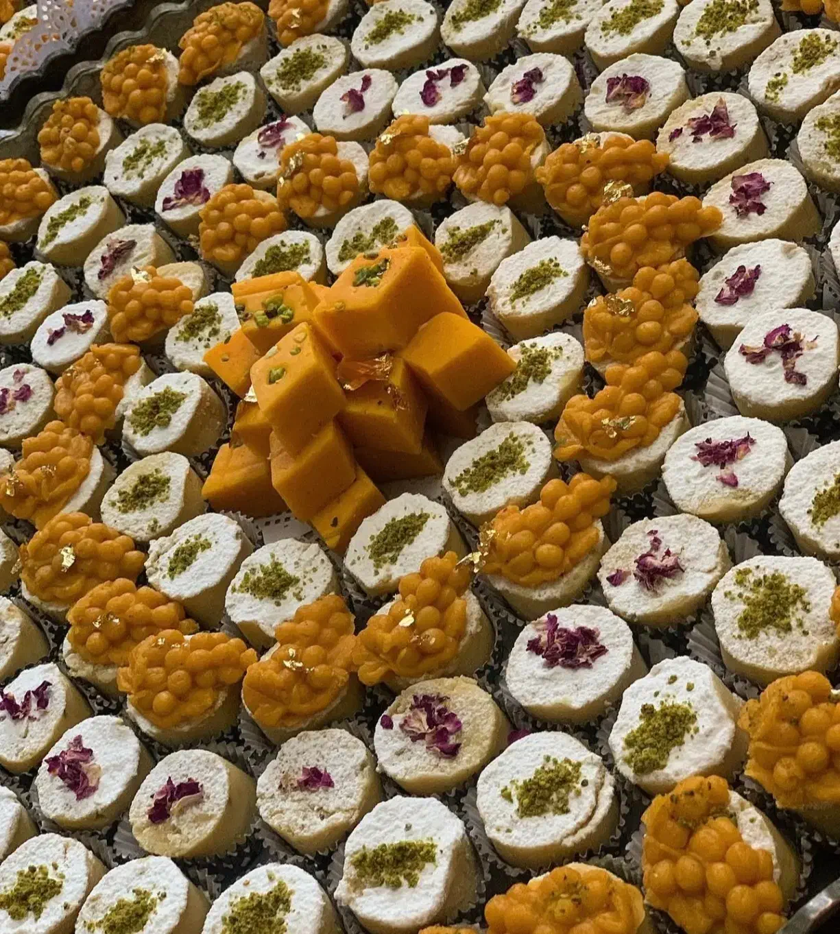 سفارش انواع حلوا، خرما، دسر، شیرینی ، کاپ کیک کوکی|خدمات پذیرایی، مراسم|تبریز, |دیوار