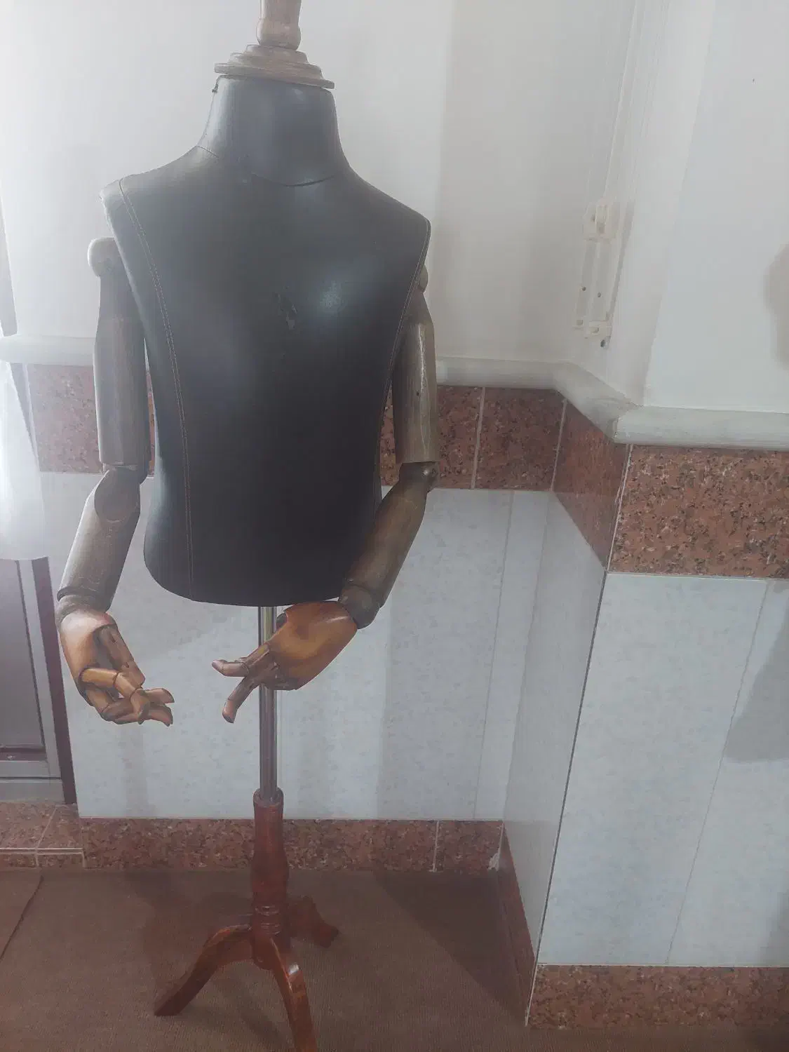 مانکن چوبی|فروشگاه و مغازه|ایلخچی, |دیوار