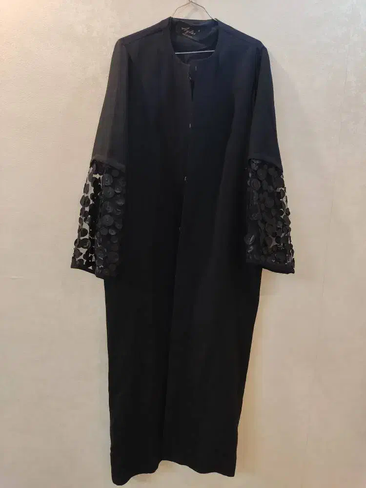 مانتو|لباس|شهر ری, شهید غیوری (ابن باویه)|دیوار