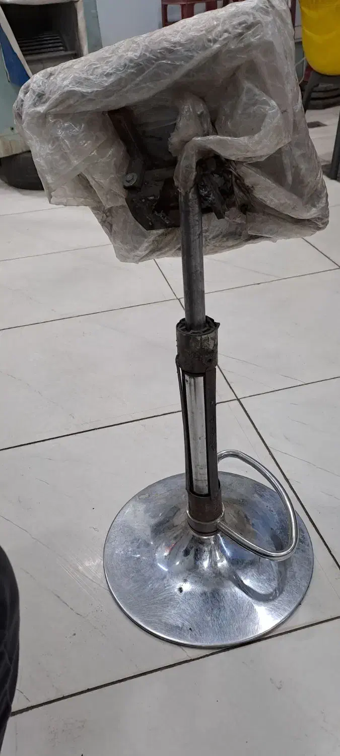 صندلی چرخان|صندلی و نیمکت|خوی, |دیوار