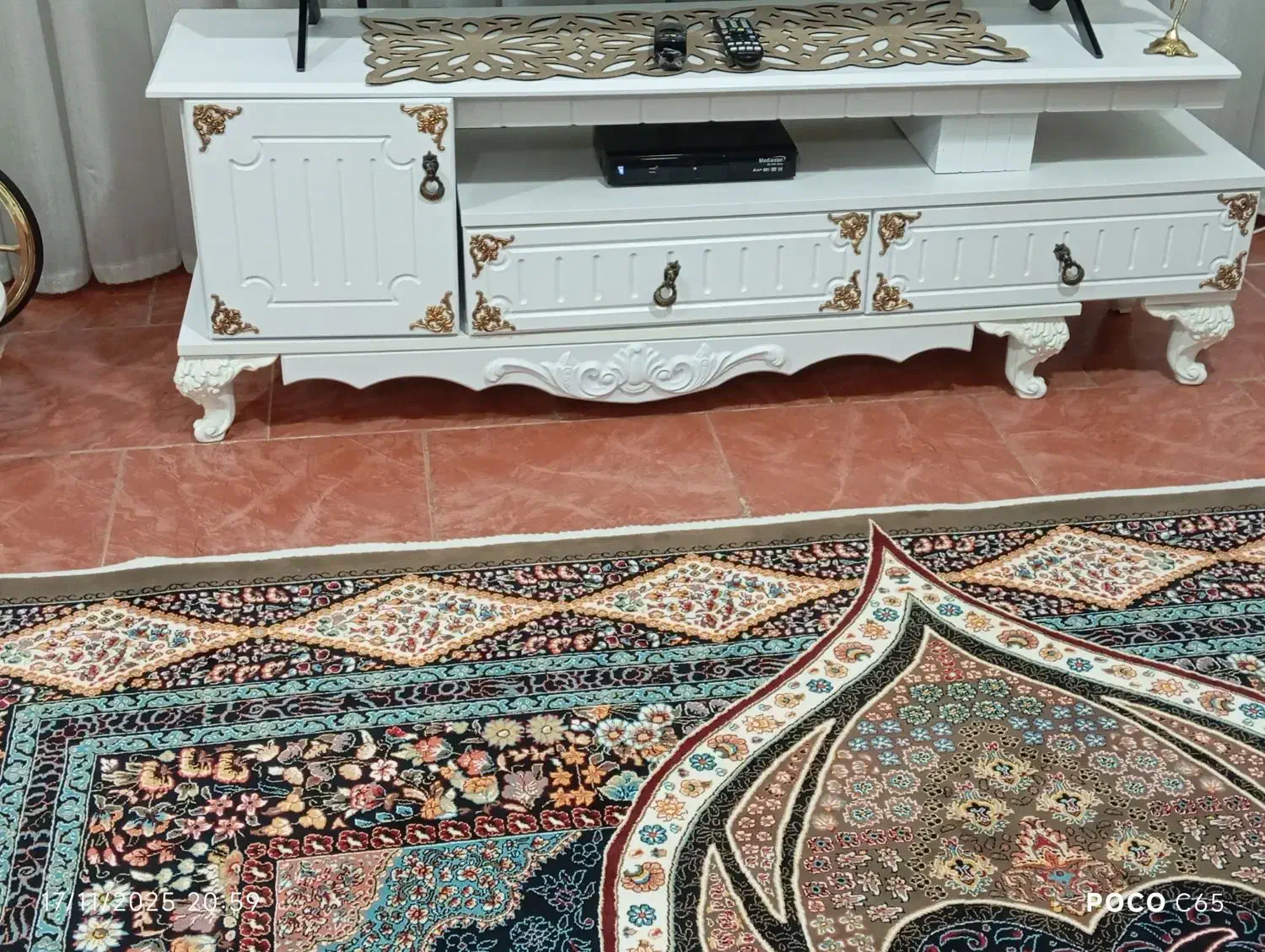 بوفه و آینه کنسول گل گلدان زیر تلویزیونی|بوفه، ویترین، کنسول|اسلامآباد غرب, |دیوار