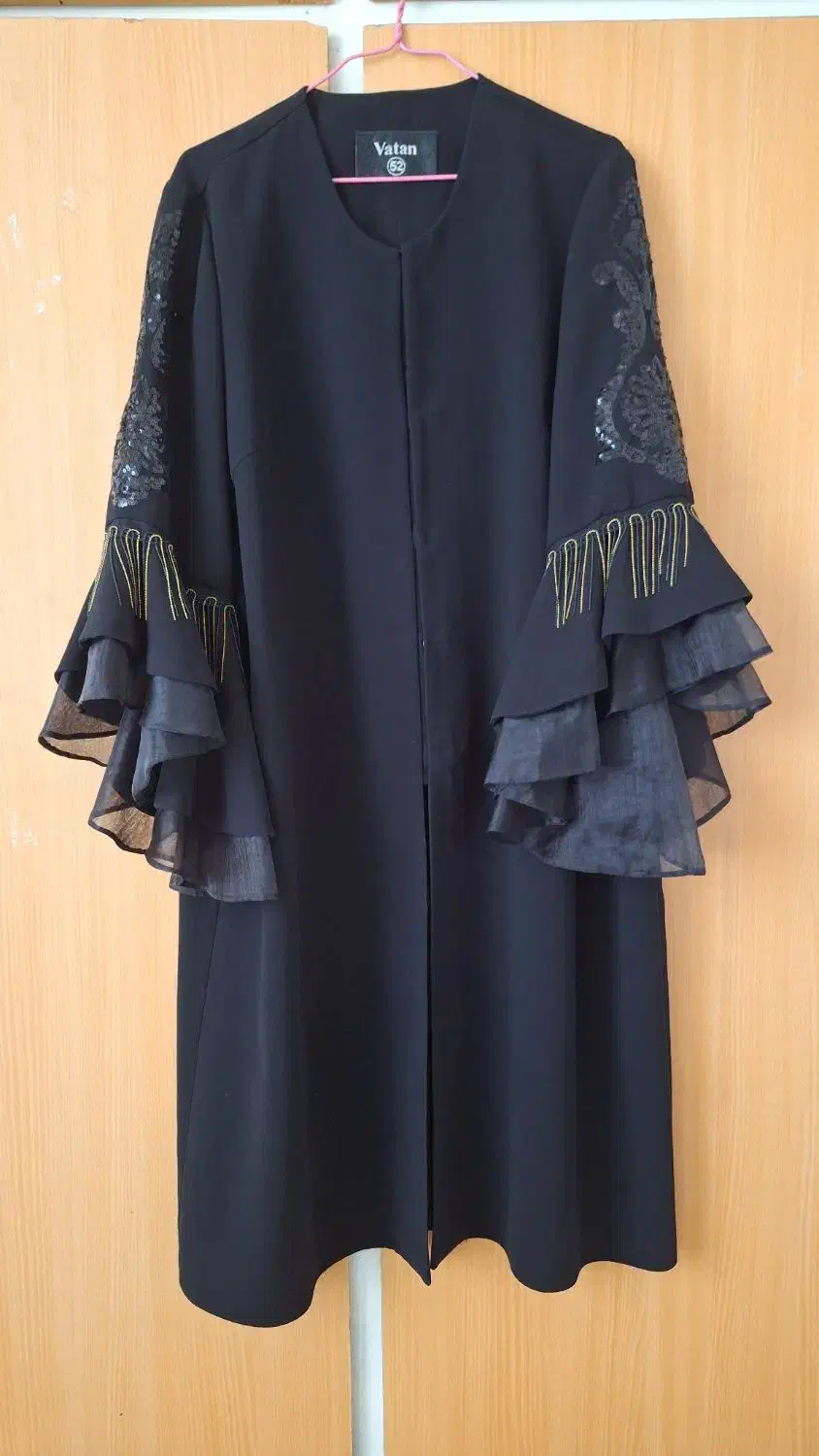 مانتو مجلسی|لباس|رباط‌کریم, رباط‌کریم|دیوار