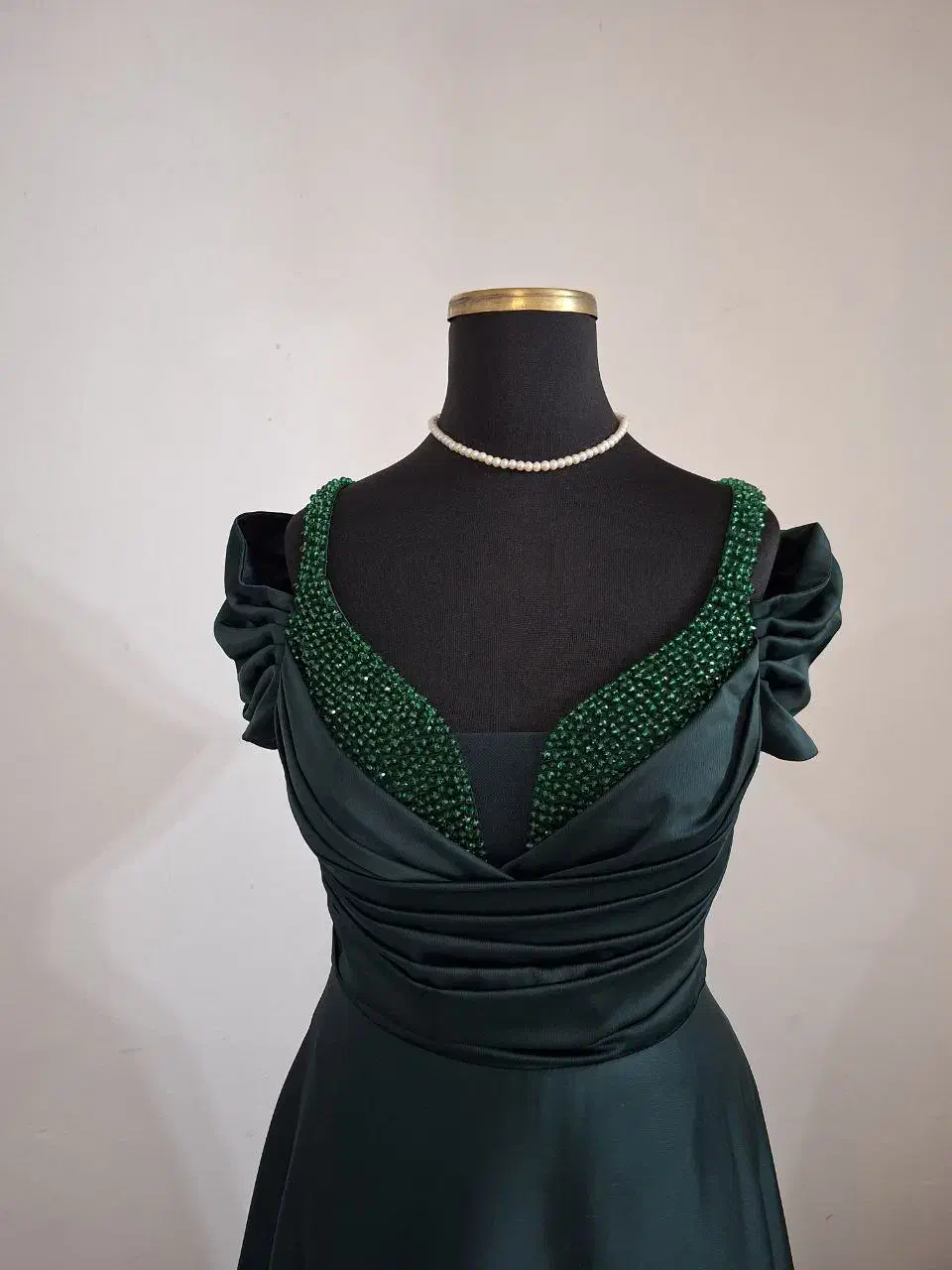 لباس مجلسی زنانه|لباس|رشت, پیرسرا|دیوار