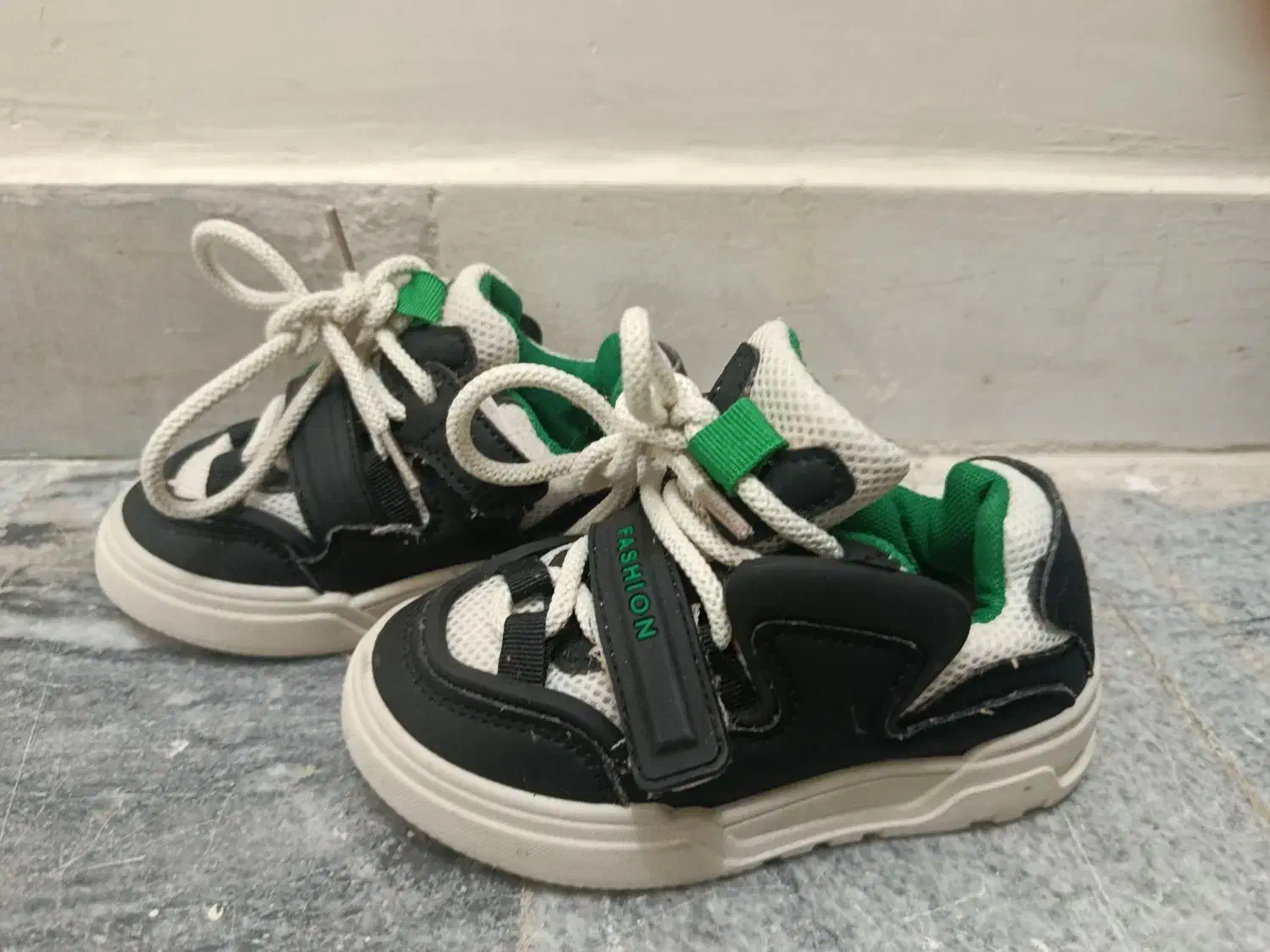 کفش اسپرت بچگانه سایز ۲۶|کفش و لباس بچه|سنندج, |دیوار