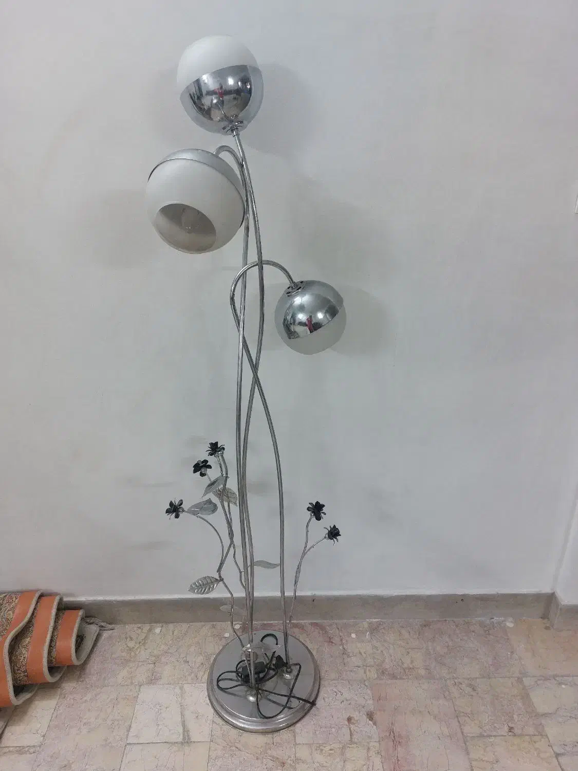 ویترین بوفه موزه ای کوچک قهوه ای فندوقی.و اباژور|بوفه، ویترین، کنسول|آفتاب, |دیوار