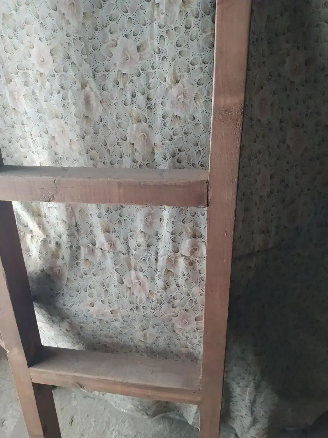 نردبان نراد|تخت و سرویس خواب|رشت, کوی مهر|دیوار