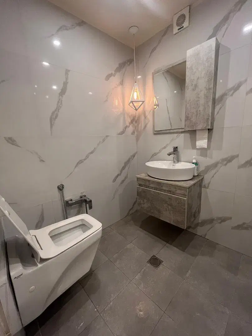 ۱۱۵متر  دادمان درحد‌نوساز  غرق‌نور  لابی‌دار