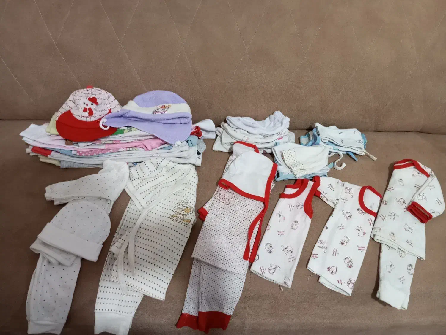 تعداد زیاد لباس نوزادی کفش ،ست ورزشی 4تا 5 سال|کفش و لباس بچه|مرودشت, فرهنگ|دیوار