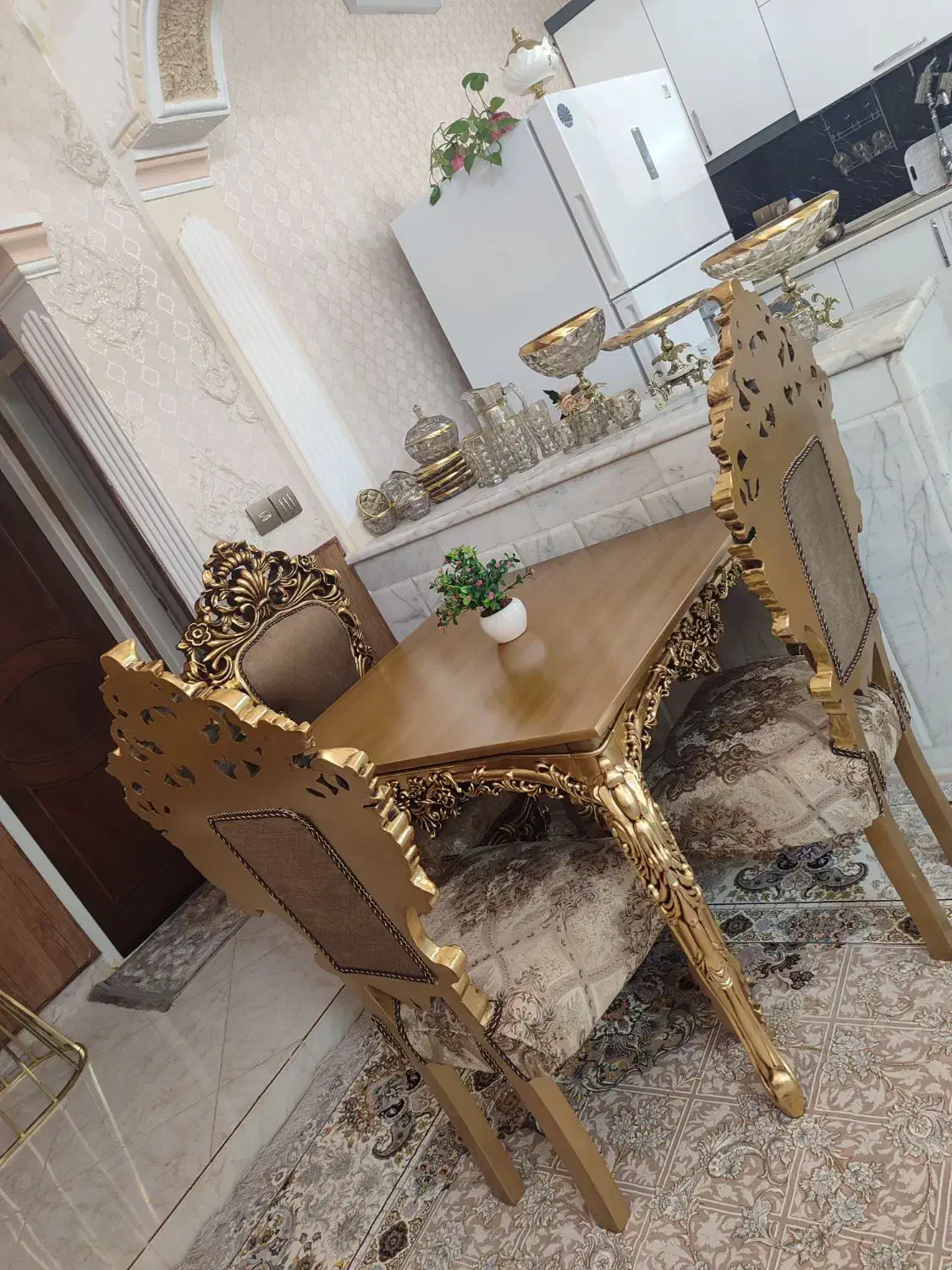 میز نهارخوری و مبلمان سلطنتی مناسب جهیزیه|مبلمان خانگی و میز عسلی|نیشابور, شهرک بسیج|دیوار