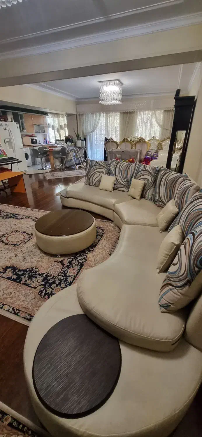 مبل راحتی چرم سفید/۷نفره/نیم دایره پازلی|مبلمان خانگی و میز عسلی|مشهد, هفت تیر (حافظ)|دیوار