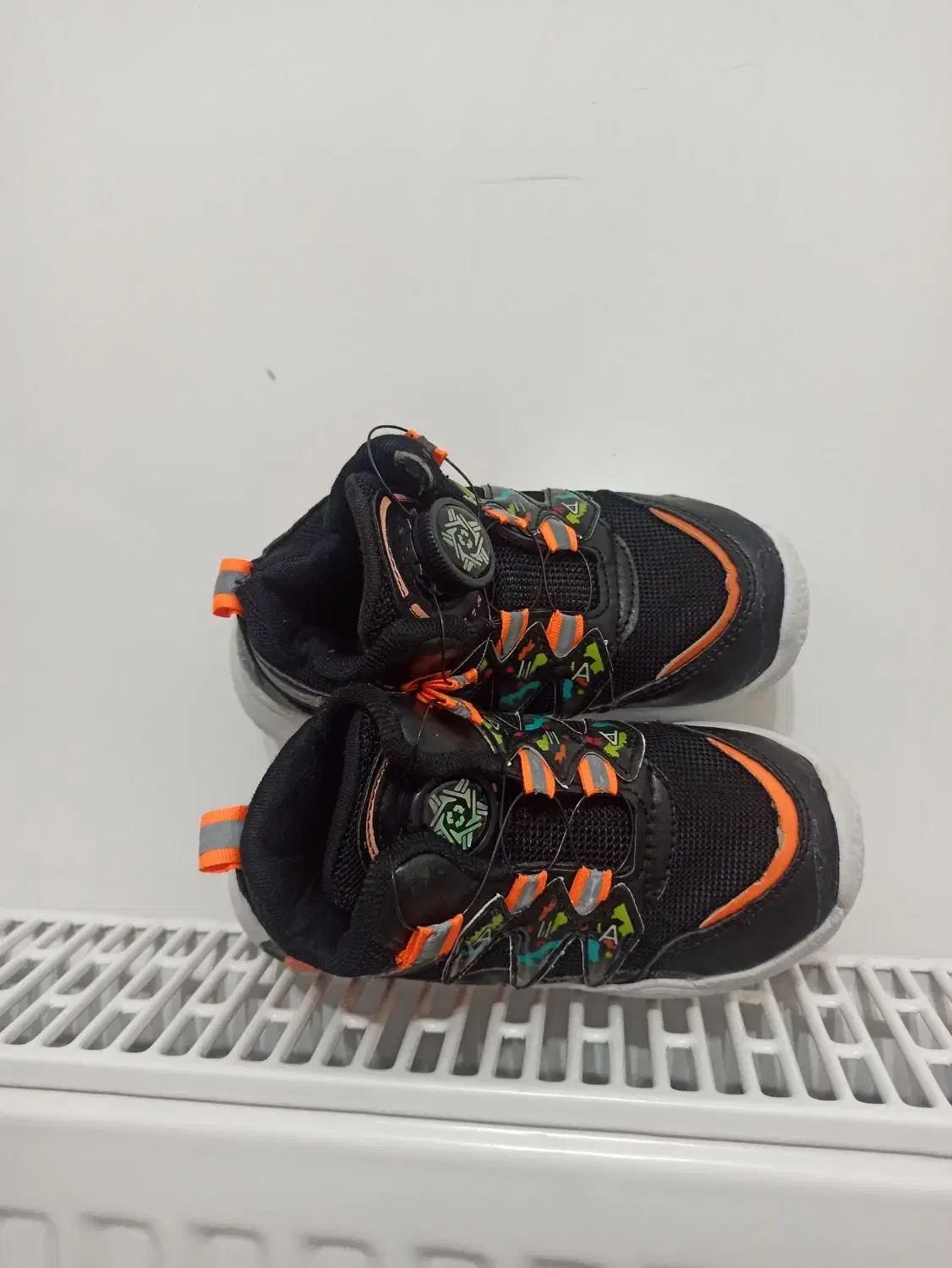 کفش اسپرت پمپی فقط 1 عدد مونده|کفش و لباس بچه|پیرانشهر, |دیوار