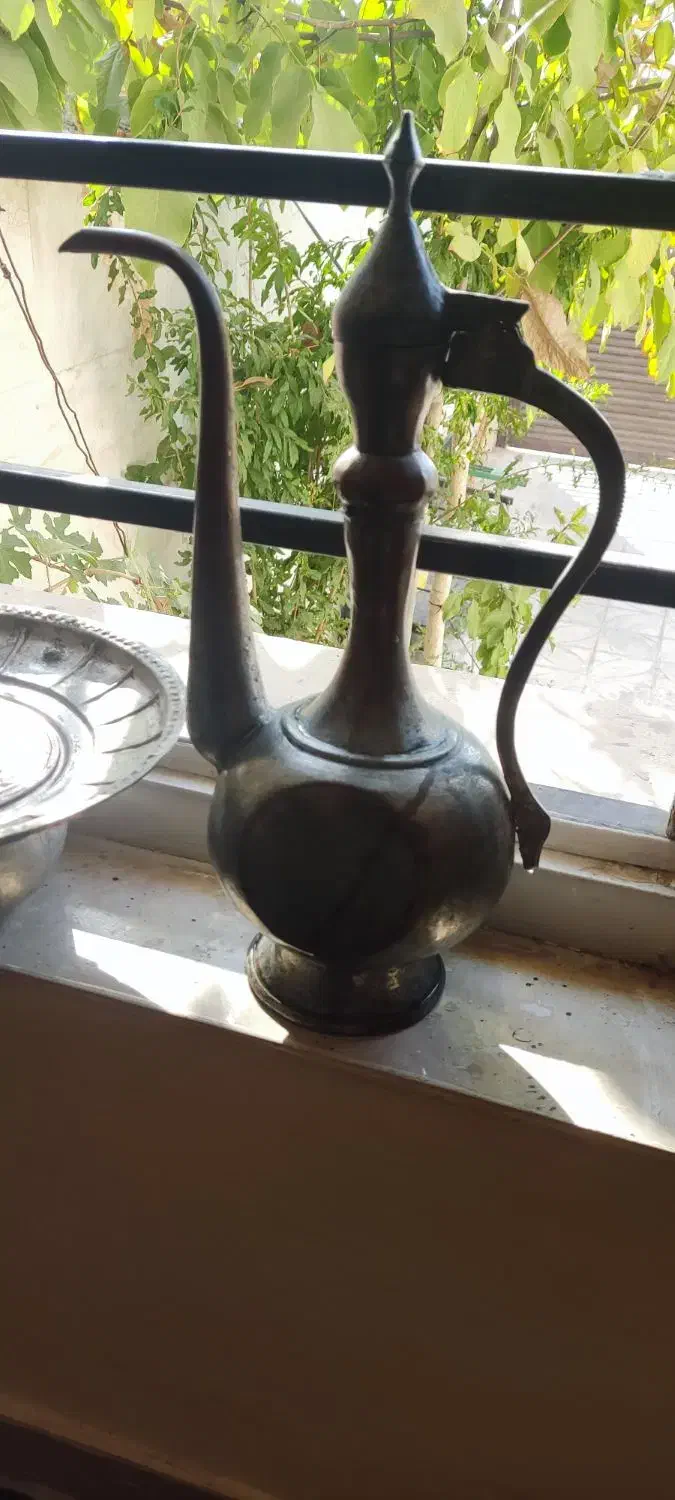 آفتابه لگن مسی|کلکسیون اشیاء عتیقه|صدرا-فارس, فاز ۱|دیوار