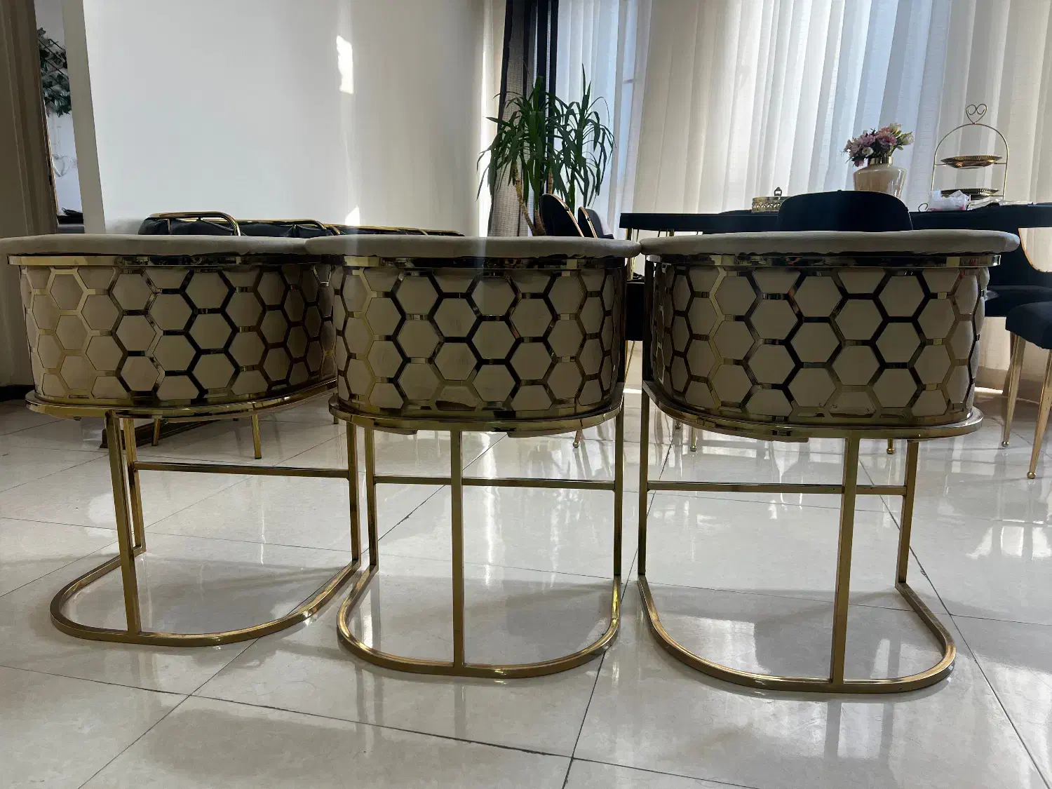 میز ناخن|آرایشگاه و سالنهای زیبایی|کرج, کوی زنبق|دیوار