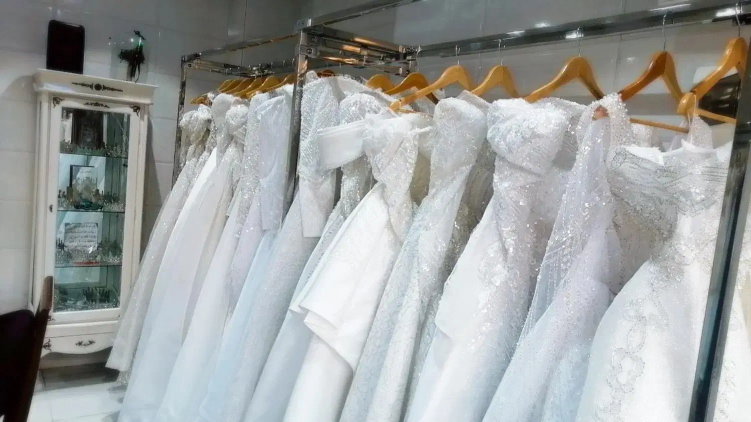 فروش ویژه لباس عروس نو(به قیمت کرایه)|لباس|شیراز, رحمتآباد|دیوار