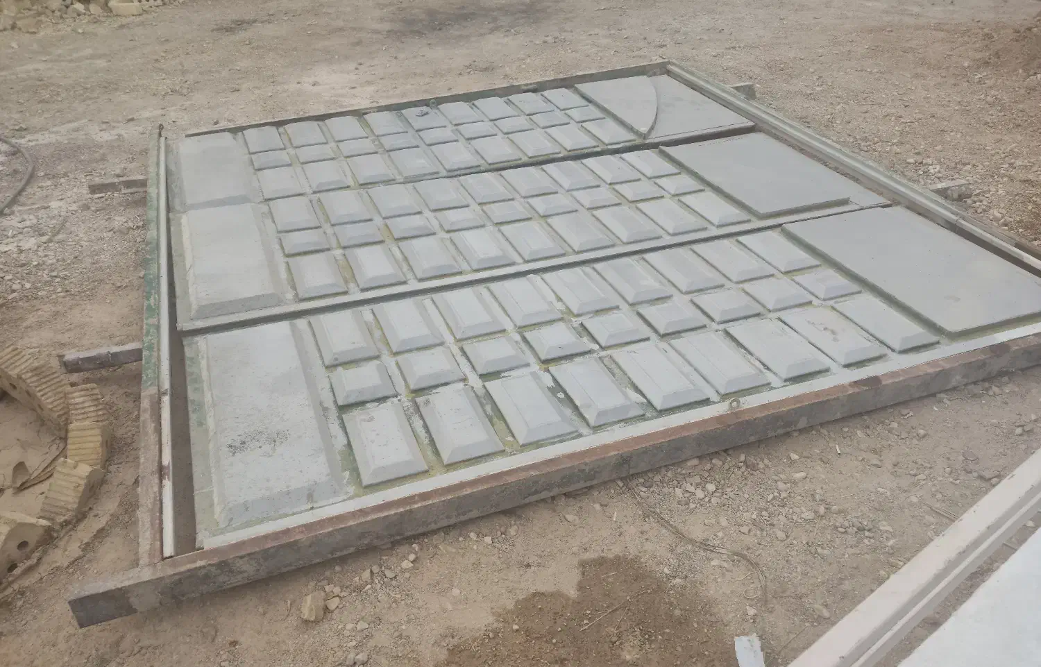 درب سه لنگه آهنی با چارچوب|مصالح و تجهیزات ساختمان|فسا, |دیوار