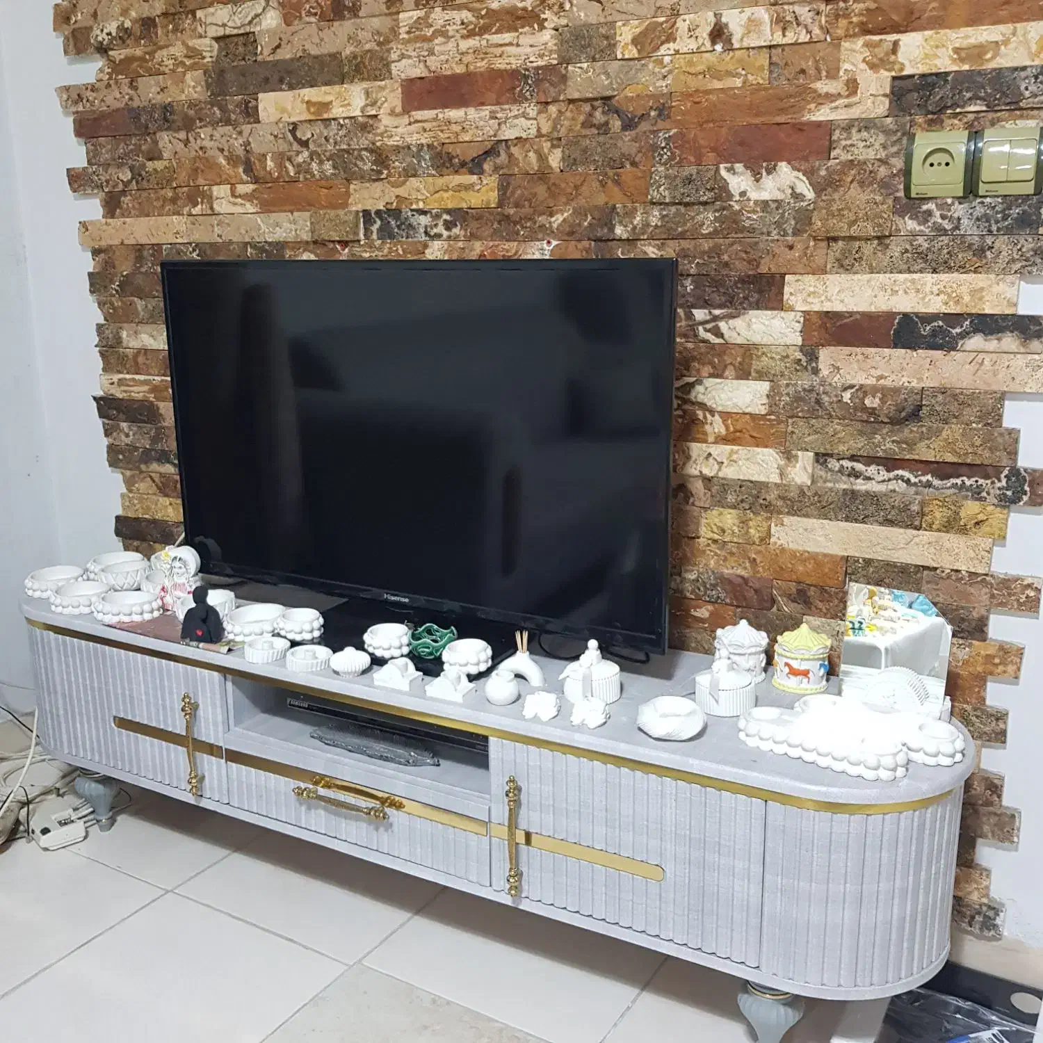 تلویزیون ۴۲ اینچ هایسنس LED TV کار کرده تمیز|تلویزیون و پروژکتور|لاهیجان, شیشه گران|دیوار
