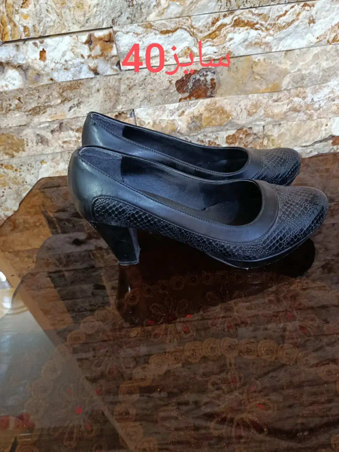 همه کفشا درحد نو می‌باشد|کیف، کفش، کمربند|میانه, |دیوار