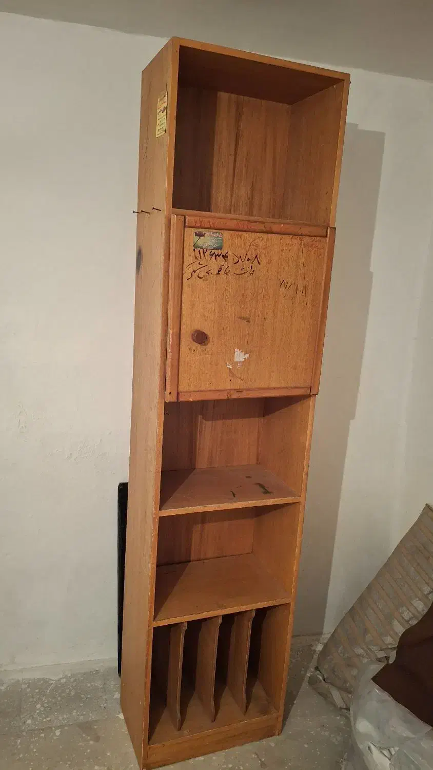 قفسه و کتابخانه|کتابخانه، شلف، قفسههای دیواری|بومهن, |دیوار