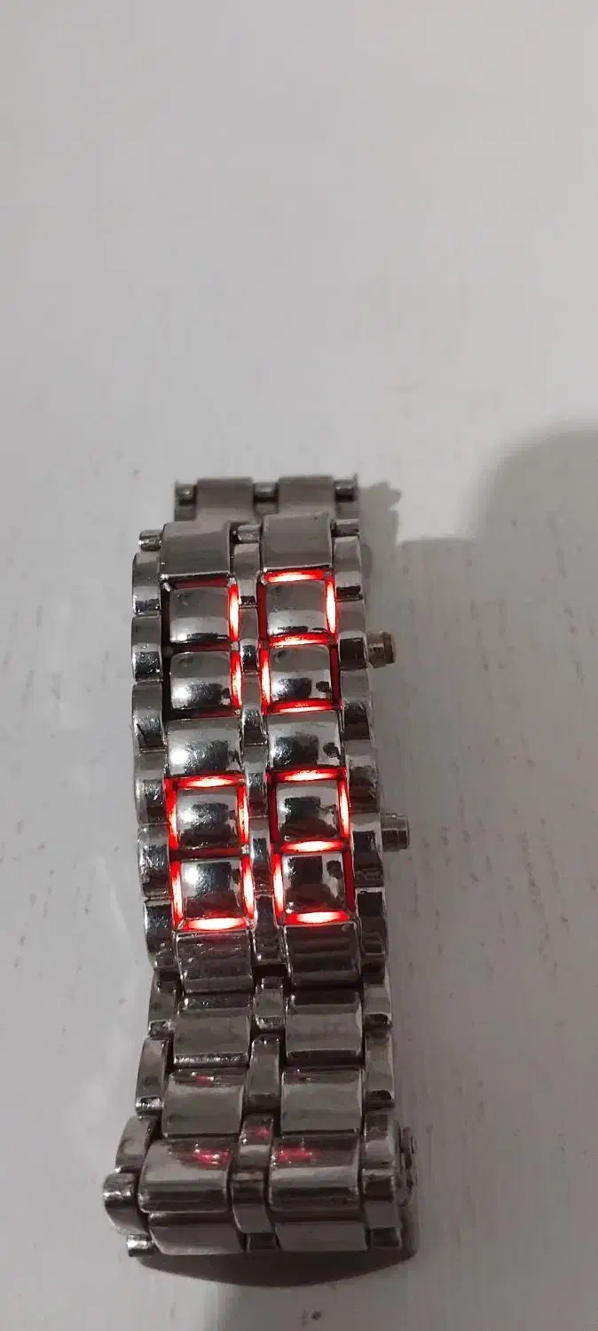 ساعت مچی|ساعت|کرج, حصارک بالا|دیوار