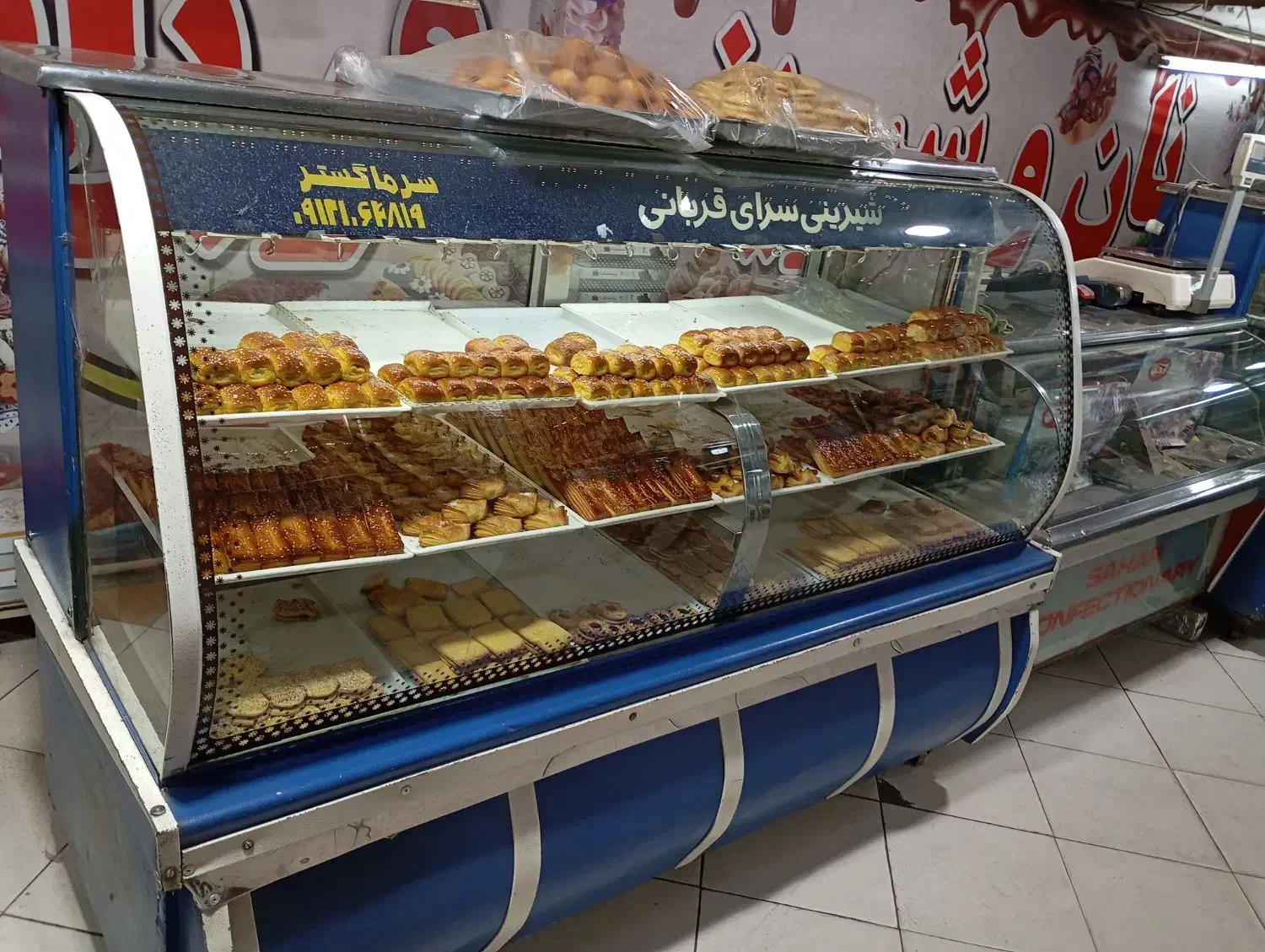 به یک قناد ، وردست و فروشنده قنادی نیازمندیم|استخدام خدمات فروشگاه و رستوران|ورامین, خیر آباد|دیوار