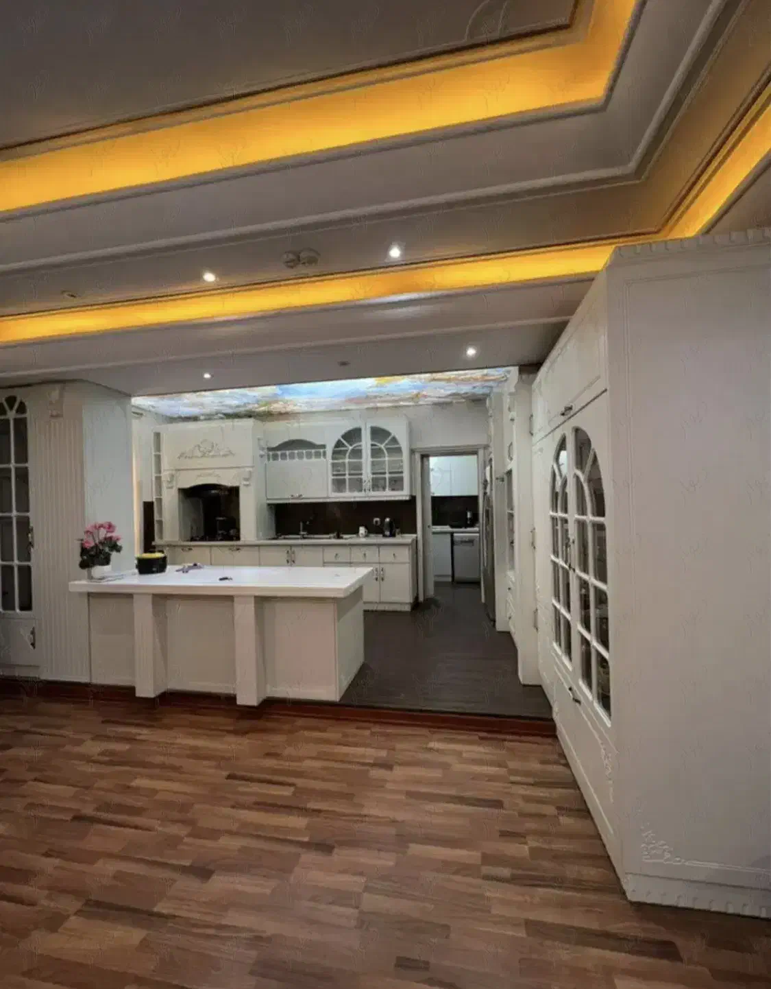 آپارتمان ۲۳۵ متری / فول بازسازی شده / گلسار|اجارهٔ آپارتمان|رشت, کاکتوس|دیوار