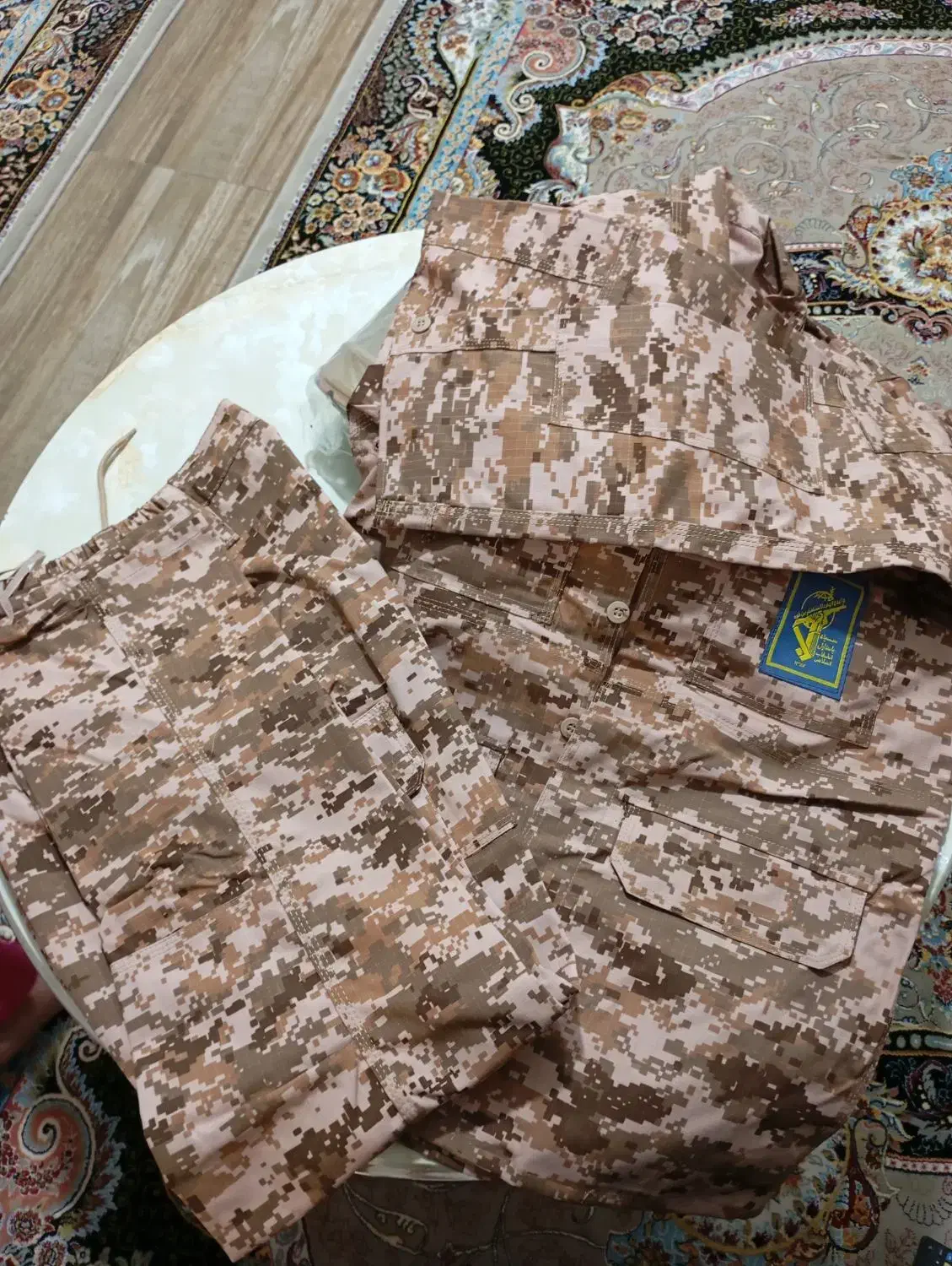 لباس نظامی|لباس|ماکو, |دیوار