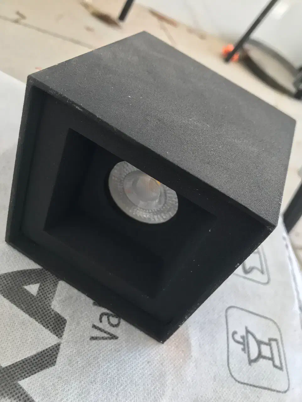 هالوژن مکعبی|لامپ و چراغ|ایلام, |دیوار