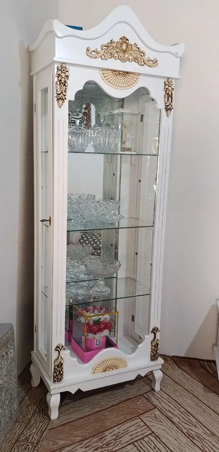 بوفه ویترین|بوفه، ویترین، کنسول|صحنه, |دیوار