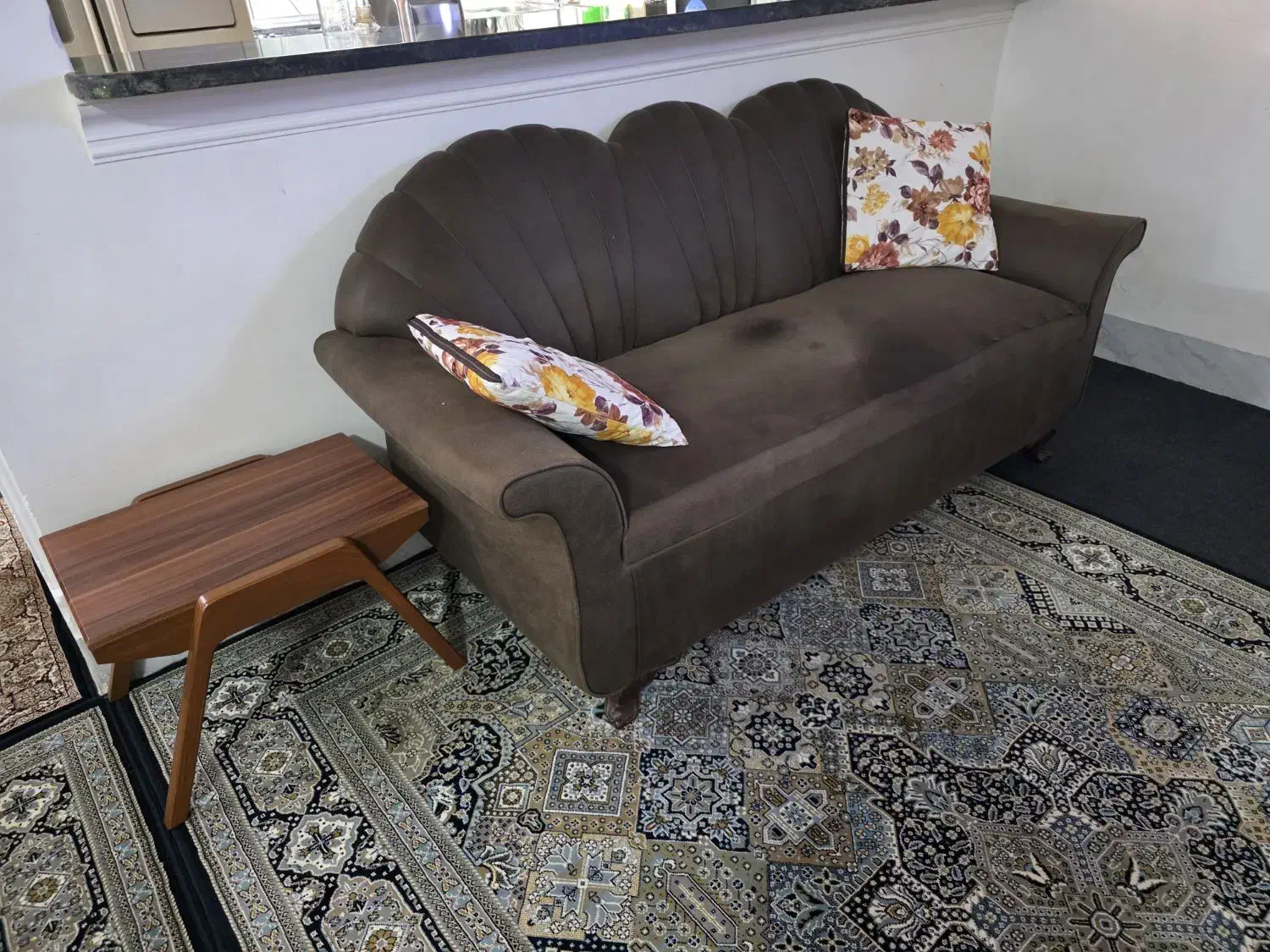 مبل راحتی ۷ نفره و ۵ نفره با میز و کوسن|مبلمان خانگی و میز عسلی|بندر امام خمینی, |دیوار