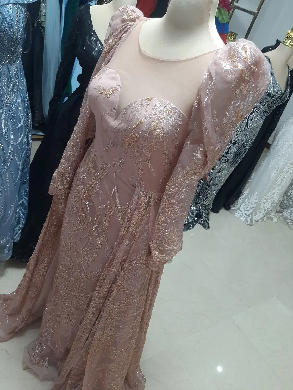 یک عدد لباس مجلسی|لباس|گلستان (تهران), |دیوار